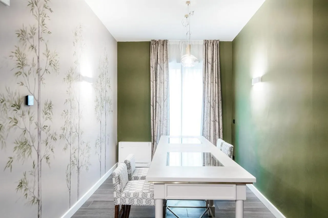 Guest house In Centro Luxury Rooms Como Italy