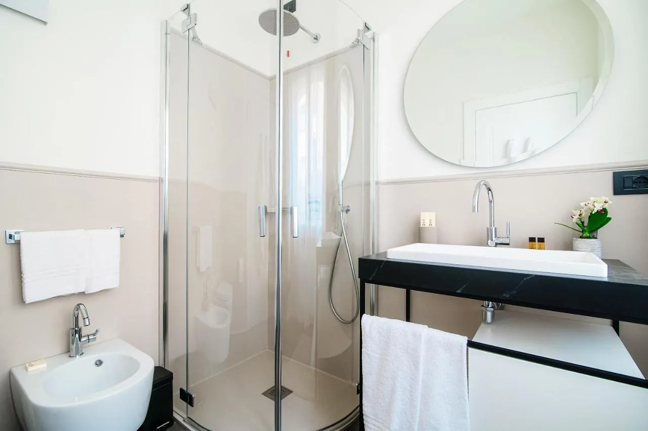 Guest house In Centro Luxury Rooms Como