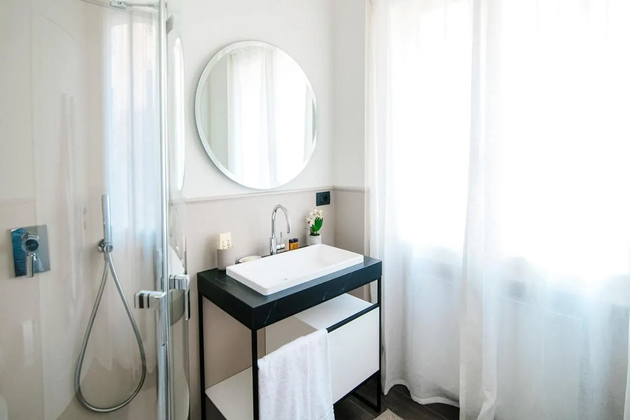 Guest house In Centro Luxury Rooms Como Italy