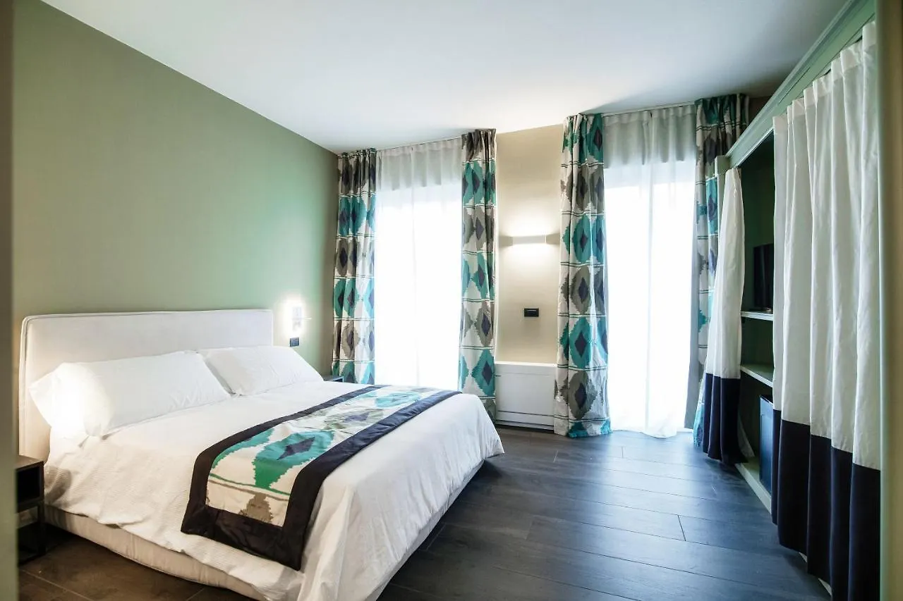 In Centro Luxury Rooms Como 0*,