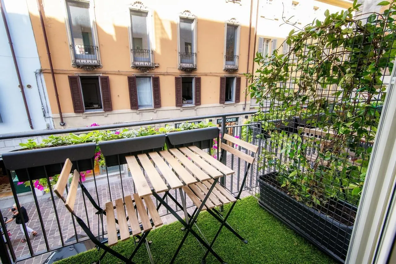 Guest house In Centro Luxury Rooms Como