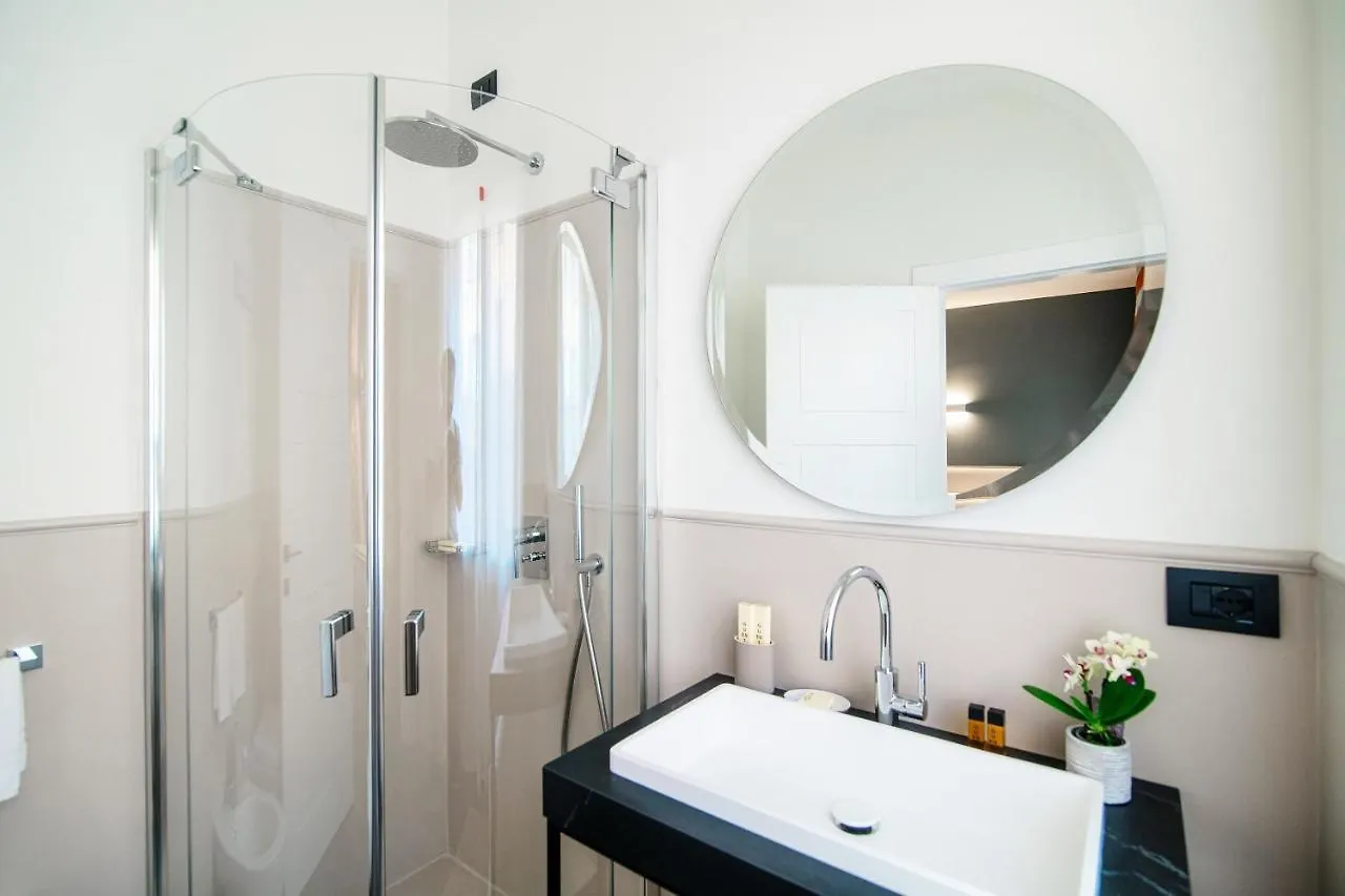 Guest house In Centro Luxury Rooms Como