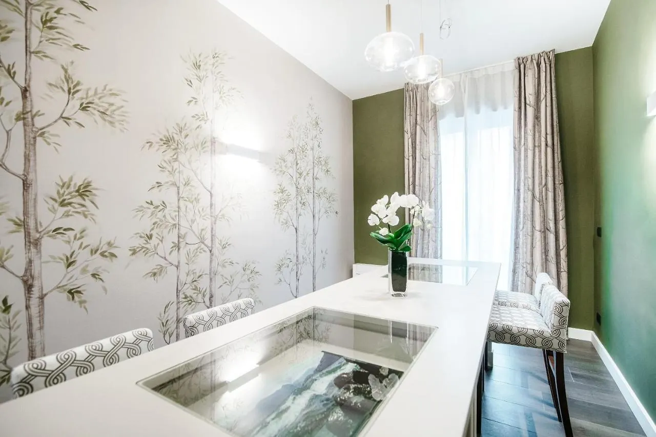 Guest house In Centro Luxury Rooms Como Italy