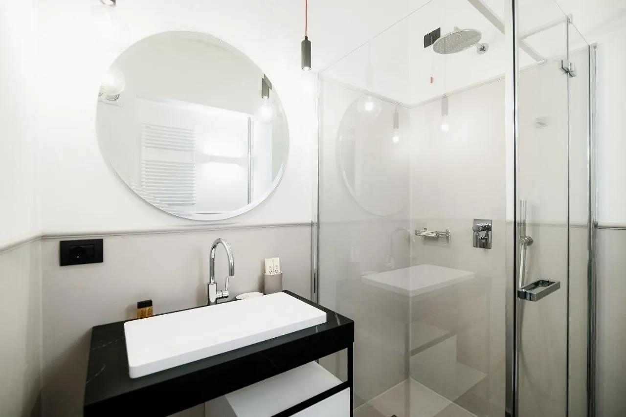 Guest house In Centro Luxury Rooms Como