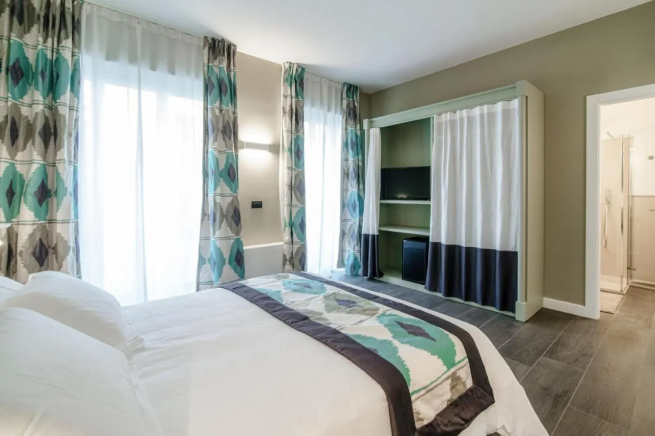 Guest house In Centro Luxury Rooms Como