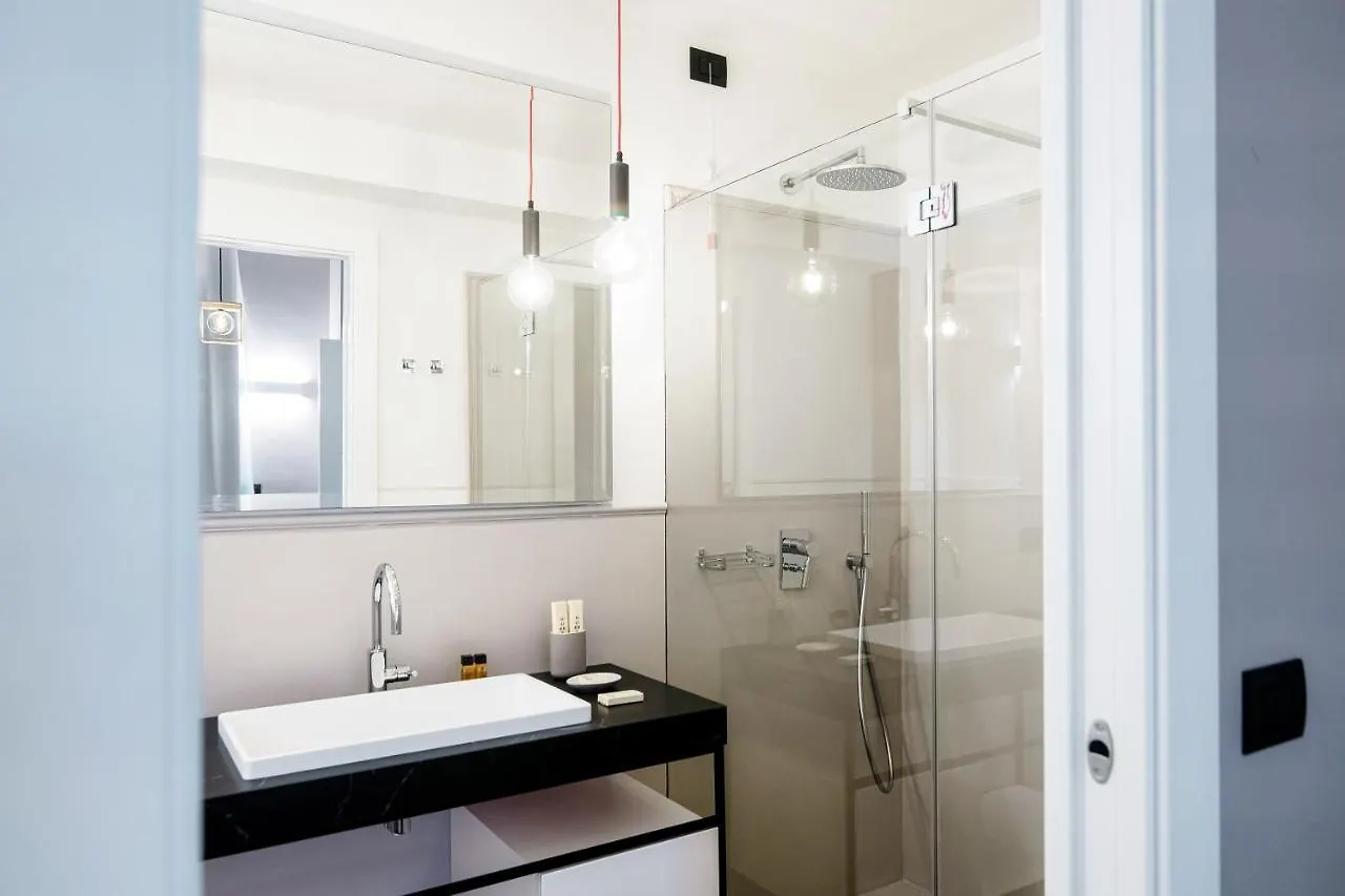 Guest house In Centro Luxury Rooms Como